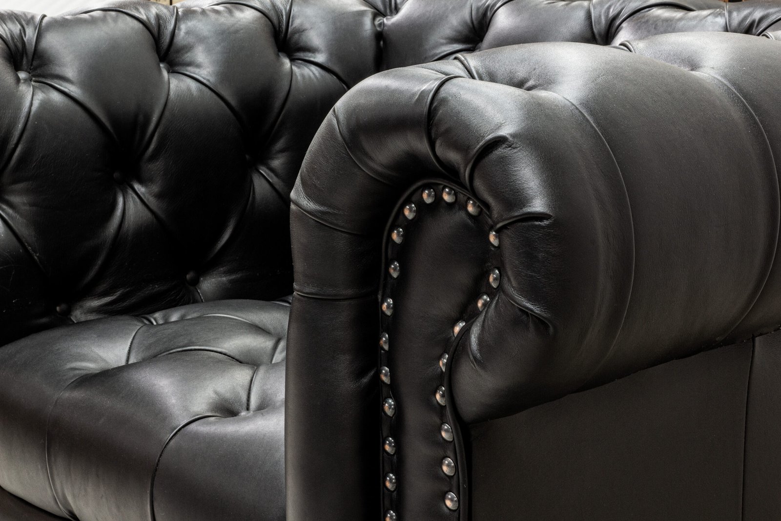 Sillón Chesterfield 100% Piel Genuina Anilina Asientos capitoneados – Negro - Imagen 5